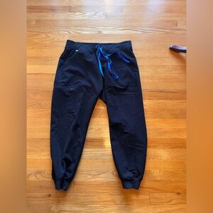 Figs Women’s Zamora 6 Pocket Jogger Scrub Pants - Black - Large Petite